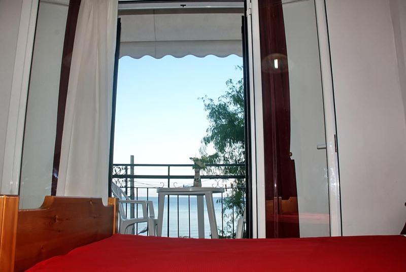 Empress Corfu Apartment เปรามา ภายนอก รูปภาพ